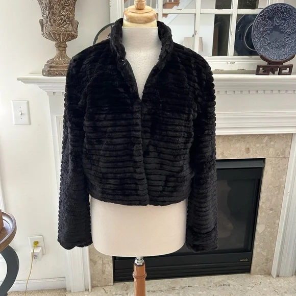Betsey Johnson Cropped Black Teddy Jacket - Picture 2 of 12